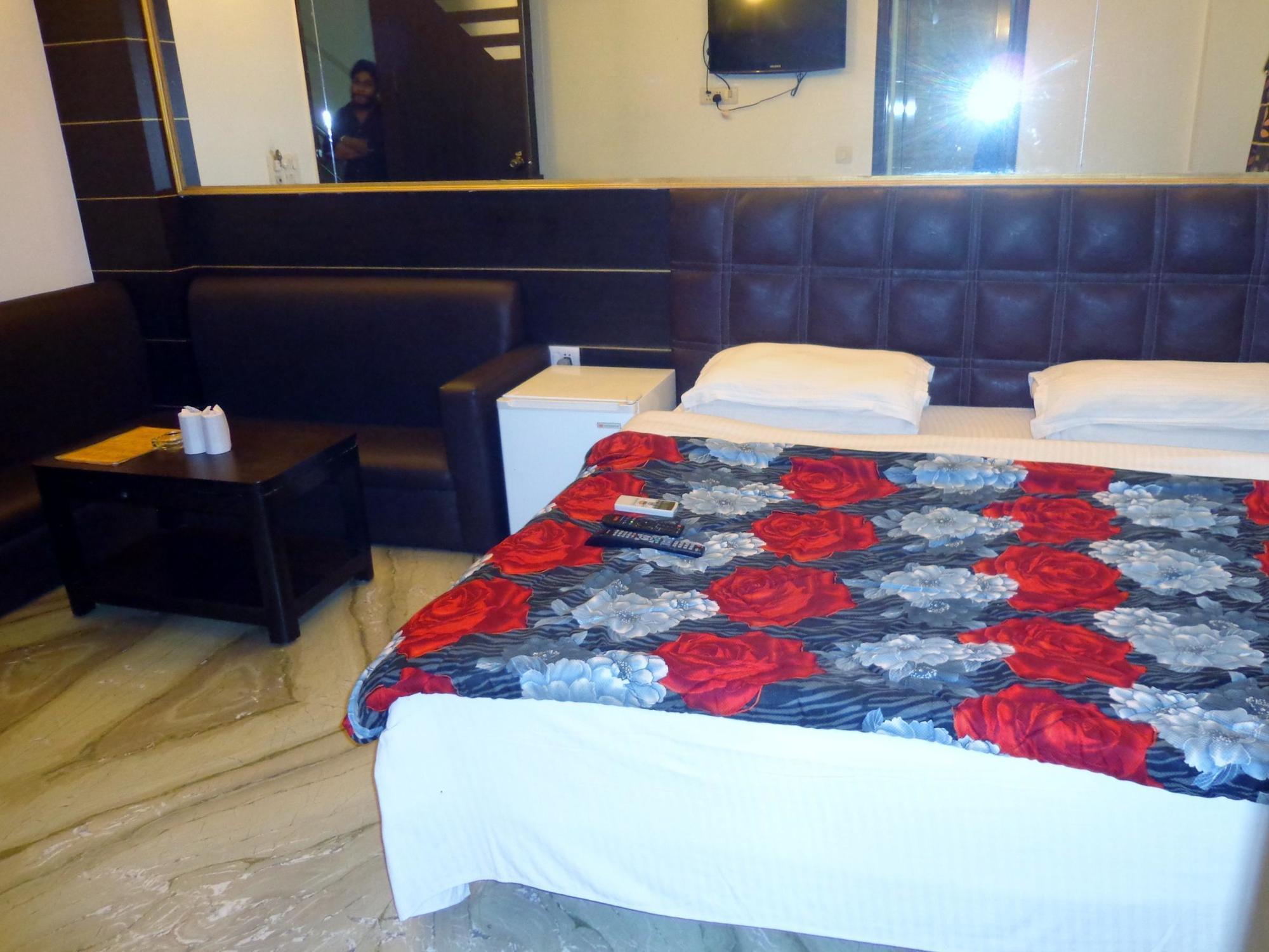 Hotel Amrit Villa Delhi  Bagian luar foto