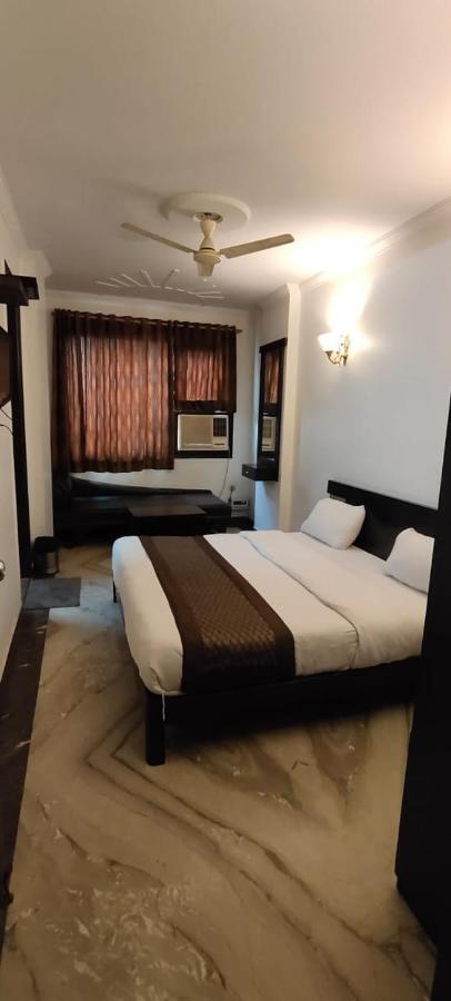 Hotel Amrit Villa Delhi  Bagian luar foto
