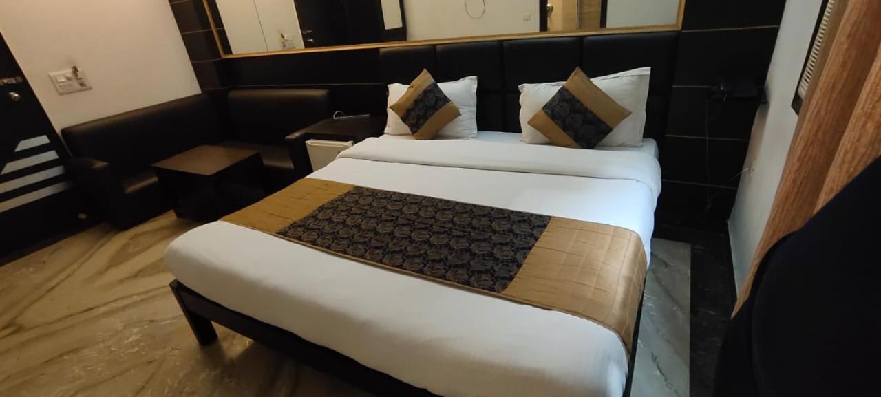 Hotel Amrit Villa Delhi  Bagian luar foto